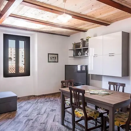 Ruins - Elegant Apartment